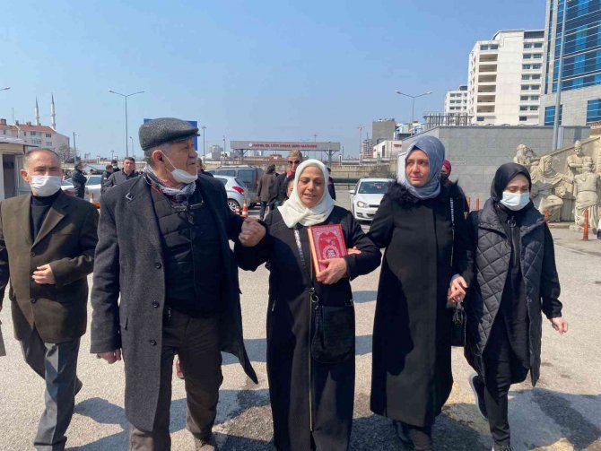 Başak Cengiz’in Acılı Annesi: “Kızım Sırf Savunmasız Ve Kadın Olduğu İçin Hayattan Koparıldı”