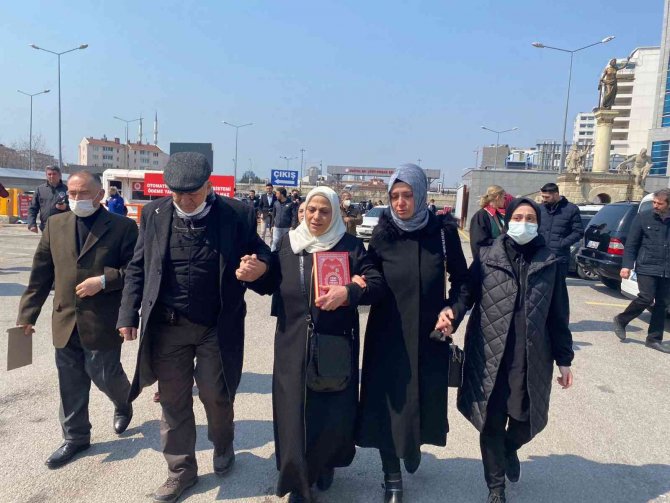 Başak Cengiz’in Acılı Annesi: “Kızım Sırf Savunmasız Ve Kadın Olduğu İçin Hayattan Koparıldı”