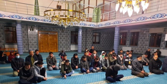 Bingöl’de Öğretmenler Ve Öğrenciler Sabah Namazında Buluştu