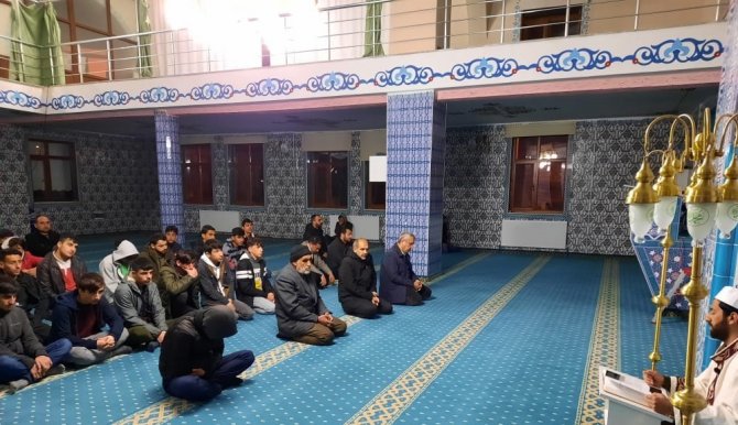 Bingöl’de Öğretmenler Ve Öğrenciler Sabah Namazında Buluştu