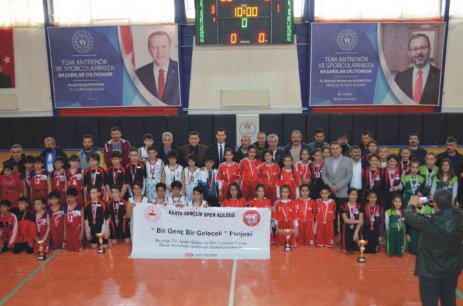 ‘Bir Genç Bir Gelecek’ Projesinde Madalya Töreni Düzenlendi