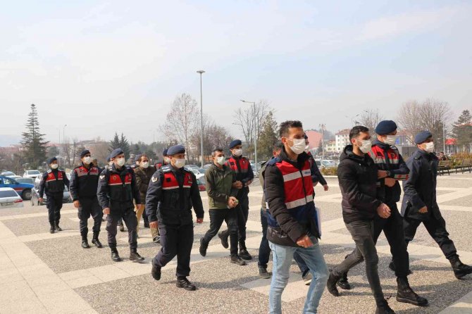 Cezaevlerindeki Terör Örgütü Üyelerine Finans Sağlayan 7 Kişi Adliyeye Sevk Edildi