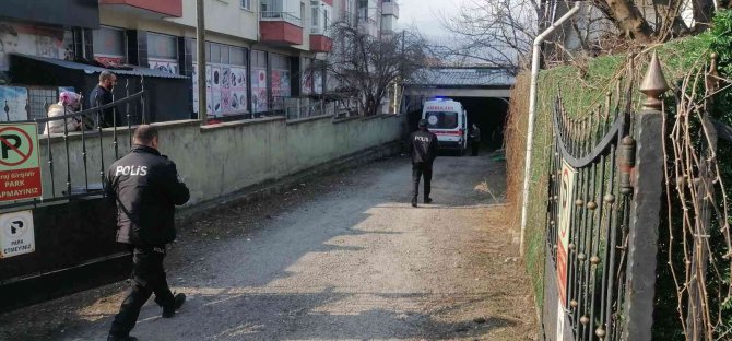 Tamirat Yaptığı Çatıdan Düşen Vatandaş Ağır Yaralandı