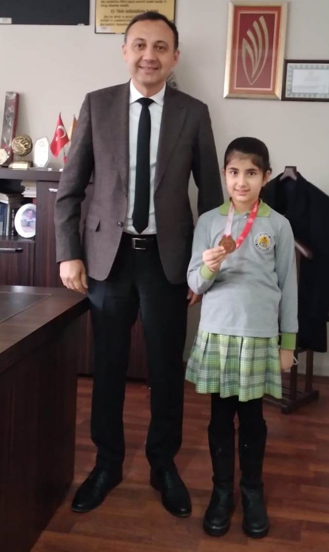 İ̇lkokul Öğrencisi Semanur Zeka Oyunlarında Şehrini Temsil Edecek