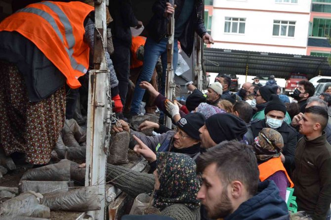 Burdur’da 15 Bin Fidan Ücretsiz Dağıtıldı