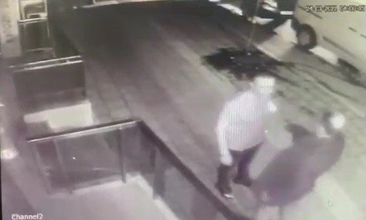 Bar Önündeki Silahlı Kavga Kamerada