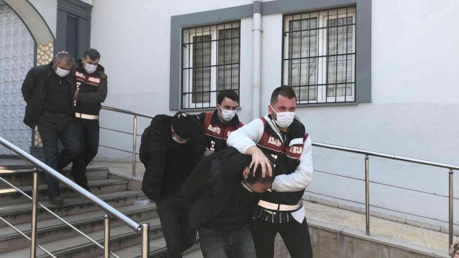 Bursa’da Mazgal Ve Rögar Kapağı Hırsızları Yakayı Ele Verdi