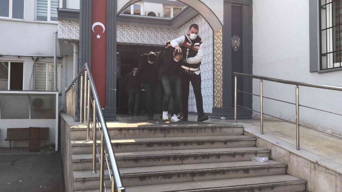 Bursa’da Mazgal Ve Rögar Kapağı Hırsızları Yakayı Ele Verdi