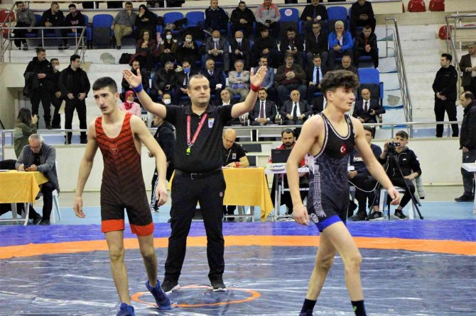 U17 Erkekler Grekoromen Türkiye Güreş Şampiyonası Amasya’da Başladı