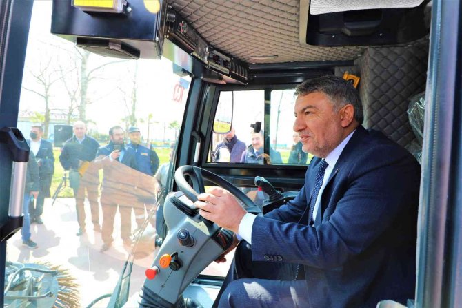 Yerli Ve Milli Yol Süpürme Aracının 100’üncüsü Kocaeli’ye Teslim Edildi