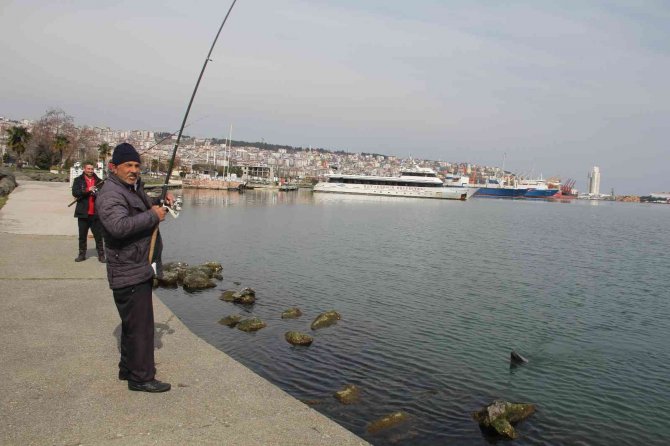 Balık Beklerken Oltaya Poşet Takıldı