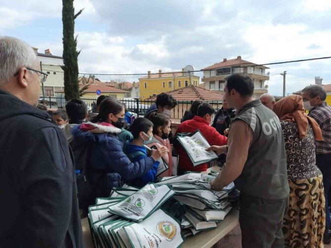 Güneyli Öğrencilere Fidan Dağıtımı Yapıldı