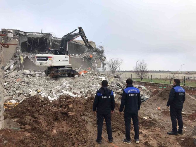 Diyarbakır’da Zabıta Ekipleri Kaçak Yapılara Geçit Vermiyor