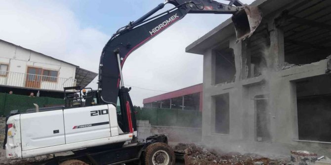 Diyarbakır’da Zabıta Ekipleri Kaçak Yapılara Geçit Vermiyor