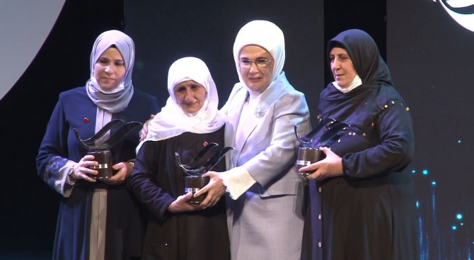 Bakan Dönmez: “Türkiye’nin En Büyük Projelerinde Kadınların Dokunuşunu Göreceksiniz”