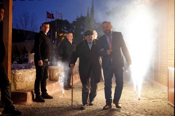 Ayvalık’ta Ergün Tekincan’ Saygı Gecesinde Efsane Futbolcular Buluştu