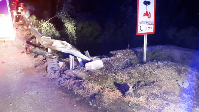 Fethiye’de Otomobil Uçuruma Yuvarlandı