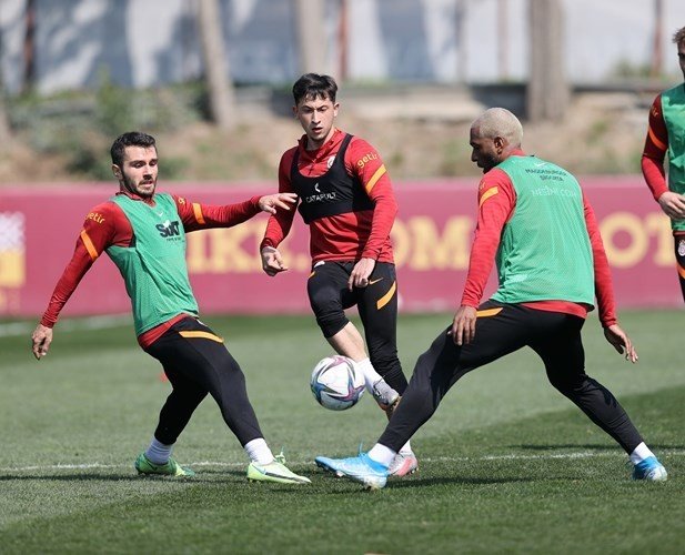Galatasaray’da Arda Turan Takımla Beraber Çalıştı