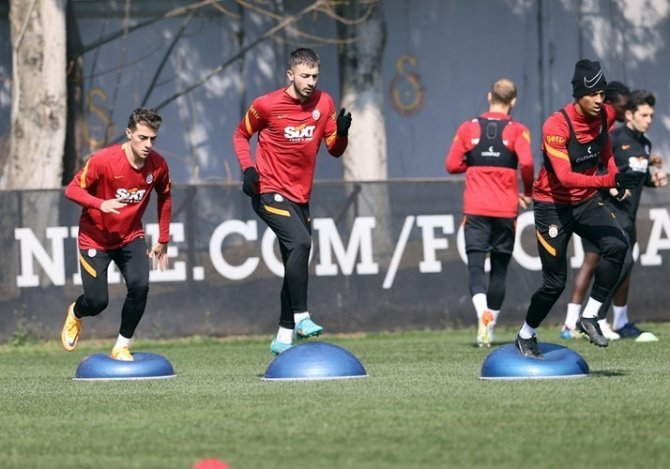 Galatasaray’da Arda Turan Takımla Beraber Çalıştı