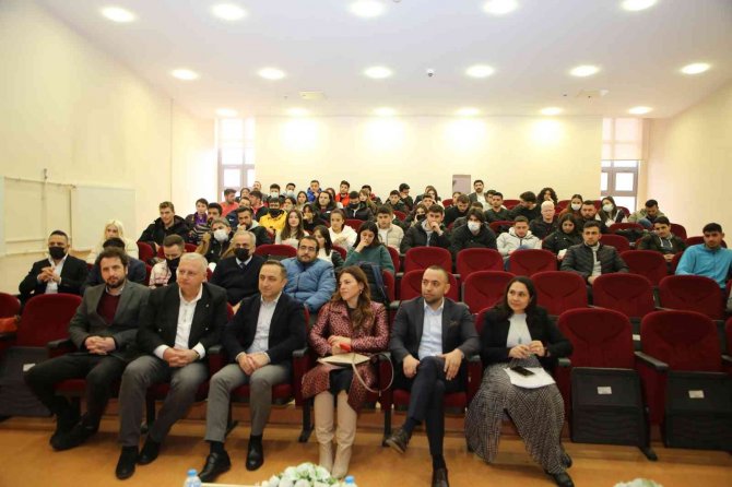 Gölbaşı’nda ‘Yerel Yönetimler, Spor Ve İ̇letişim Paneli’