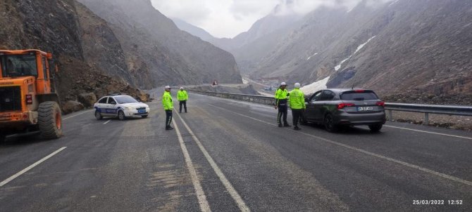 Hakkari Polisine Dağlar Dayanmıyor