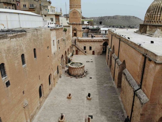 Turistler Kış Mevsimine Aldırış Etmeden Mardin’e Akın Ediyor