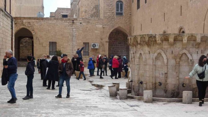 Turistler Kış Mevsimine Aldırış Etmeden Mardin’e Akın Ediyor
