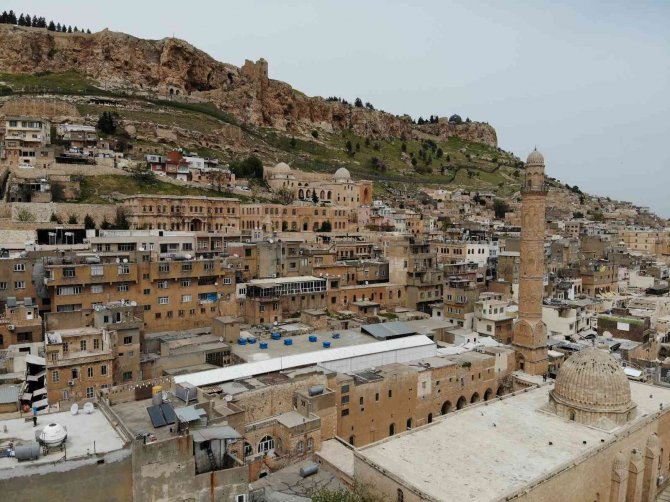 Turistler Kış Mevsimine Aldırış Etmeden Mardin’e Akın Ediyor