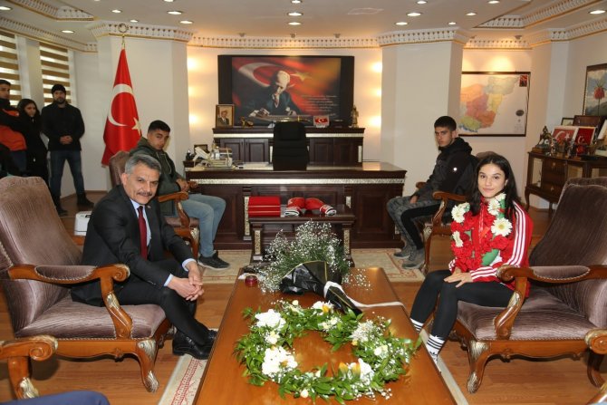 Avrupa Şampiyonu Coşkuyla Karşılandı
