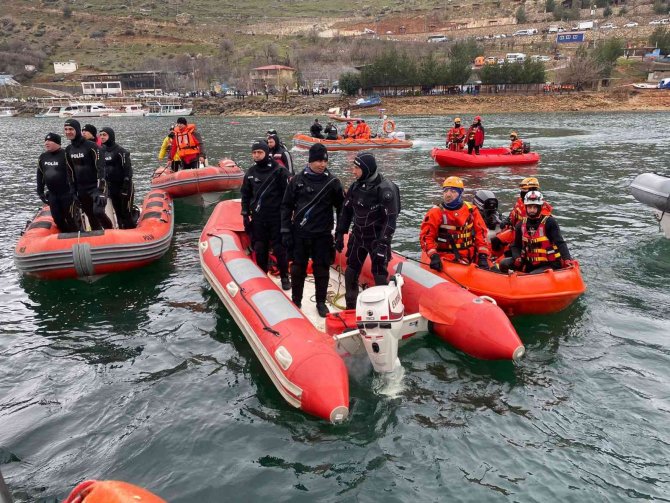İ̇çişleri Bakanı Soylu, Eğil İlçesinde Afad’ın Dalış Tatbikatını İzledi