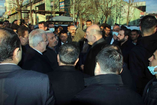 İ̇çişleri Bakanı Soylu, Diyarbakır’da Patlama Alanında İncelemelerde Bulundu