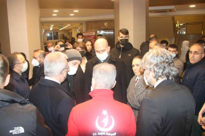 İ̇çişleri Bakanı Soylu, Diyarbakır’da Patlamada Yaralanan Vatandaşı Hastanede Ziyaret Etti