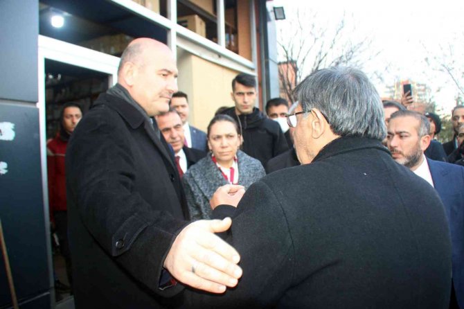 İ̇çişleri Bakanı Soylu, Diyarbakır’da Patlama Alanında İncelemelerde Bulundu