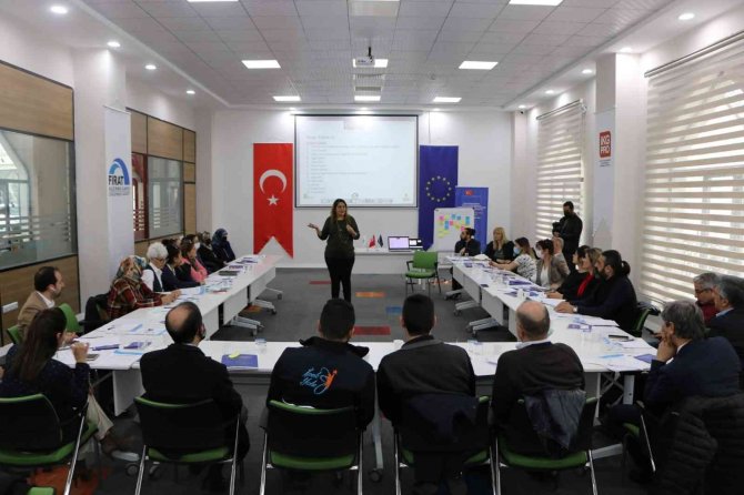 Elazığ’da “İ̇şin Var, Gücün Var” Çalıştayı Düzenlendi