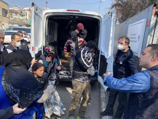 Fatih’te Yakalanan Dilenciler Önce Ağladı, Sonra Göbek Attı