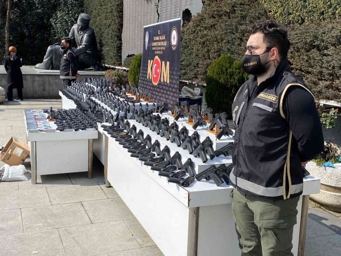 İ̇stanbul’da Silah Kaçakçılarına Darbe: Operasyonda 266 Tabanca Ele Geçirildi