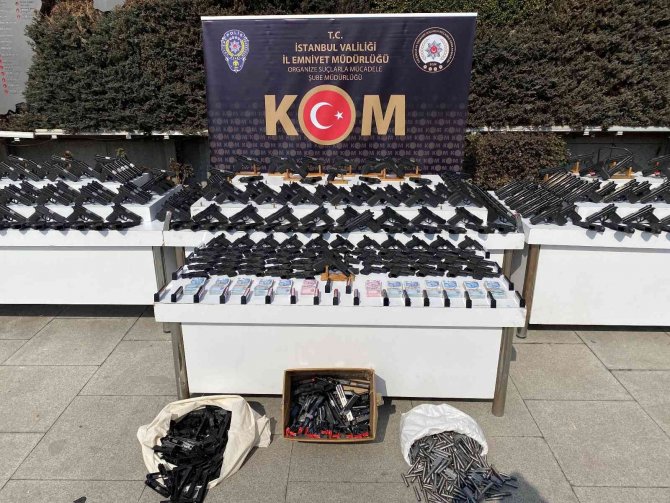 İ̇stanbul’da Silah Kaçakçılarına Darbe: Operasyonda 266 Tabanca Ele Geçirildi