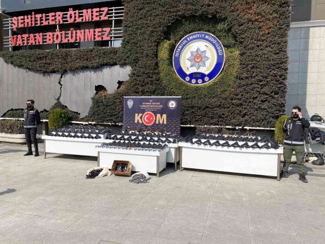 İ̇stanbul’da Silah Kaçakçılarına Darbe: Operasyonda 266 Tabanca Ele Geçirildi