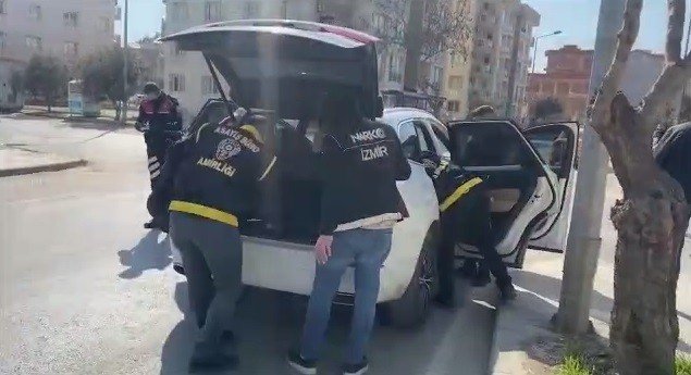 İ̇zmir’de Polis Ekiplerinden Huzur Ve Güven Uygulaması