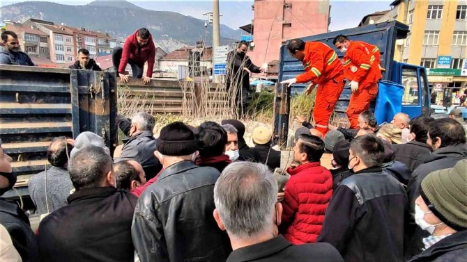 Karabük’te 3 Bin 500 Fidan Vatandaşlara Ücretsiz Dağıtıldı