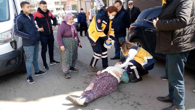 Kazada Duygusal Anlar: Yaralanan Engelli Genç Kızın Elini Ambulans Gelene Kadar Bırakmadı