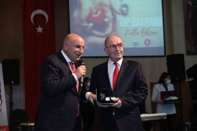 Sağlık Çalışanları İçin Azerin Konseri