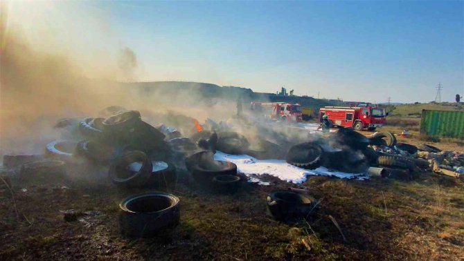 Onlarca İş Makinesi Lastiği Alev Alev Yandı