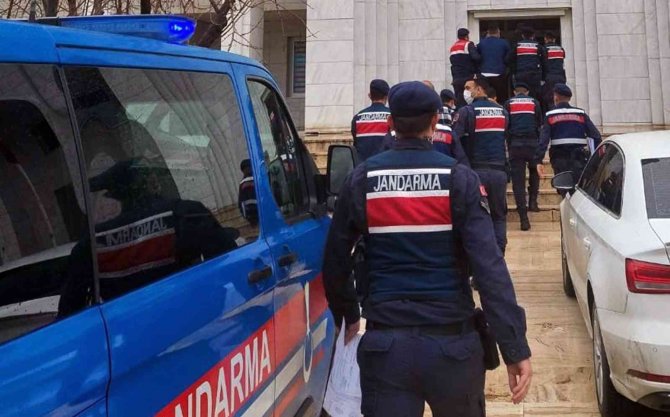Göçmen Kaçakçıları Tutuklandı