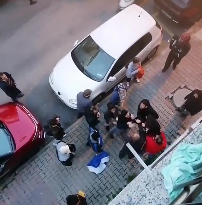 Taciz Şüphelisini Dövüp Polise Teslim Ettiler