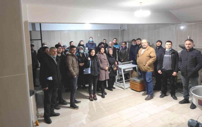 Kütahya’da Arıcılık Ürünlerinin İşlenmesi Konusunda Uygulamalı Eğitim