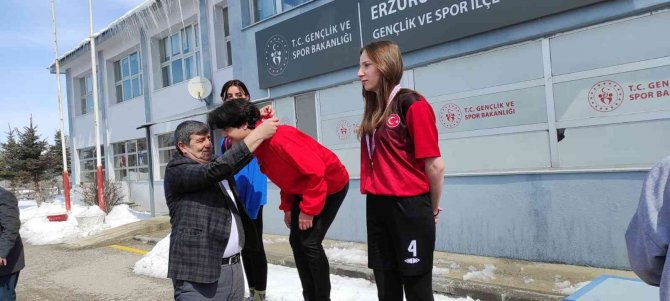 Atletizm Yarışmasında Şampiyon Reşit Karabacak