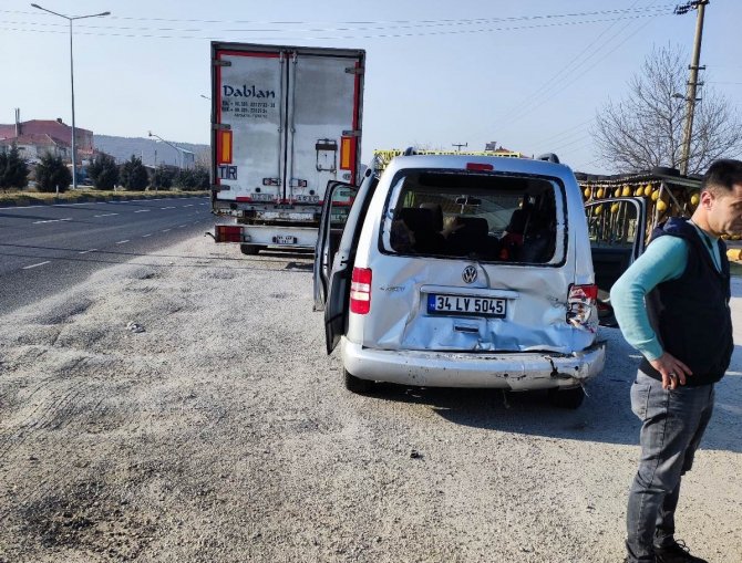 Manisa’da Tır İle Ticari Araç Çarpıştı: 7 Yaralı
