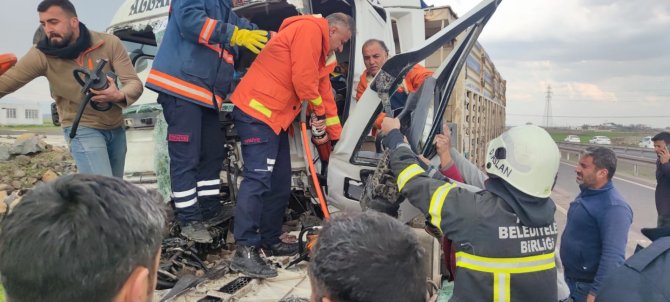 Karton Gibi Katlanan Tır’dan Şoför Yaralı Kurtuldu
