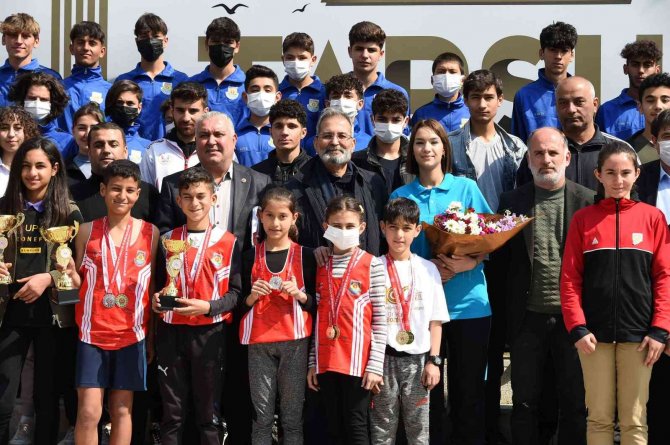 Başkan Bozdoğan, Şampiyon Sporcularla Bir Araya Geldi